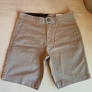 NWOT Volcom True to This Men’s Tan Chino Flat Front 8.5 inch Shorts Size 29